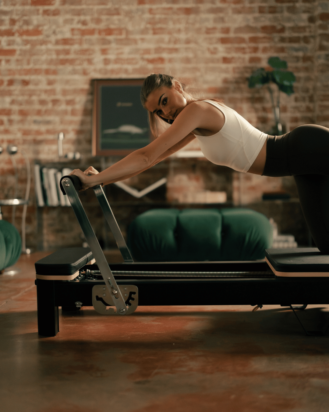 FitBoutique I Ivory Reformer